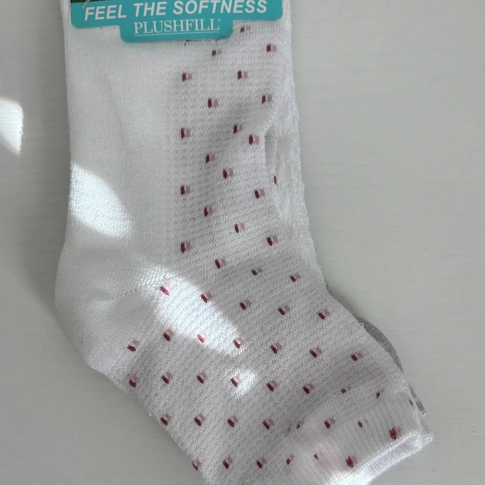3 pack Cuddl Duds Women Plushfill White Socks with Red Dots